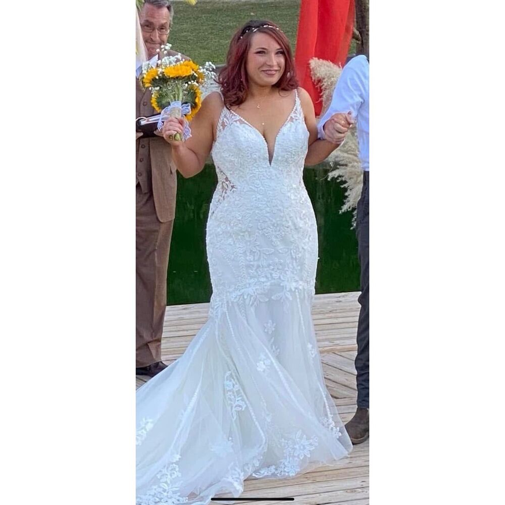 Mermaid Boho Lace Wedding Dress V-Neck Sleeveless Ivory White Train